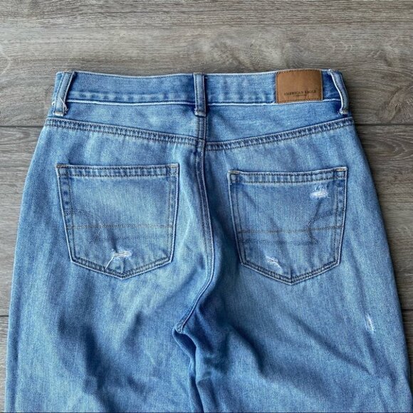 American Eagle Ripped High Rise Light Wash Mom  Jean - Picture 10 of 16